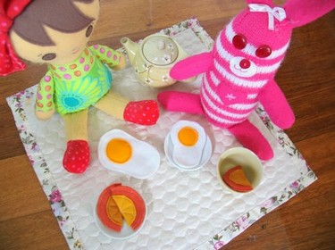 tojásos reggeli - varrt játékok kislányoknak